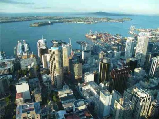 新西兰：遍布着沙滩、山脉和森林的爱尔兰是一座拥有着优美风景的岛国。但当地除了对外来退休人员的收入作了 ...